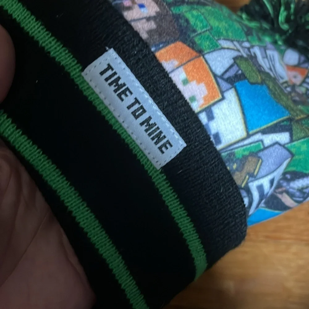 Kids Minecraft Pom Pom beanie EUC size I think is M.